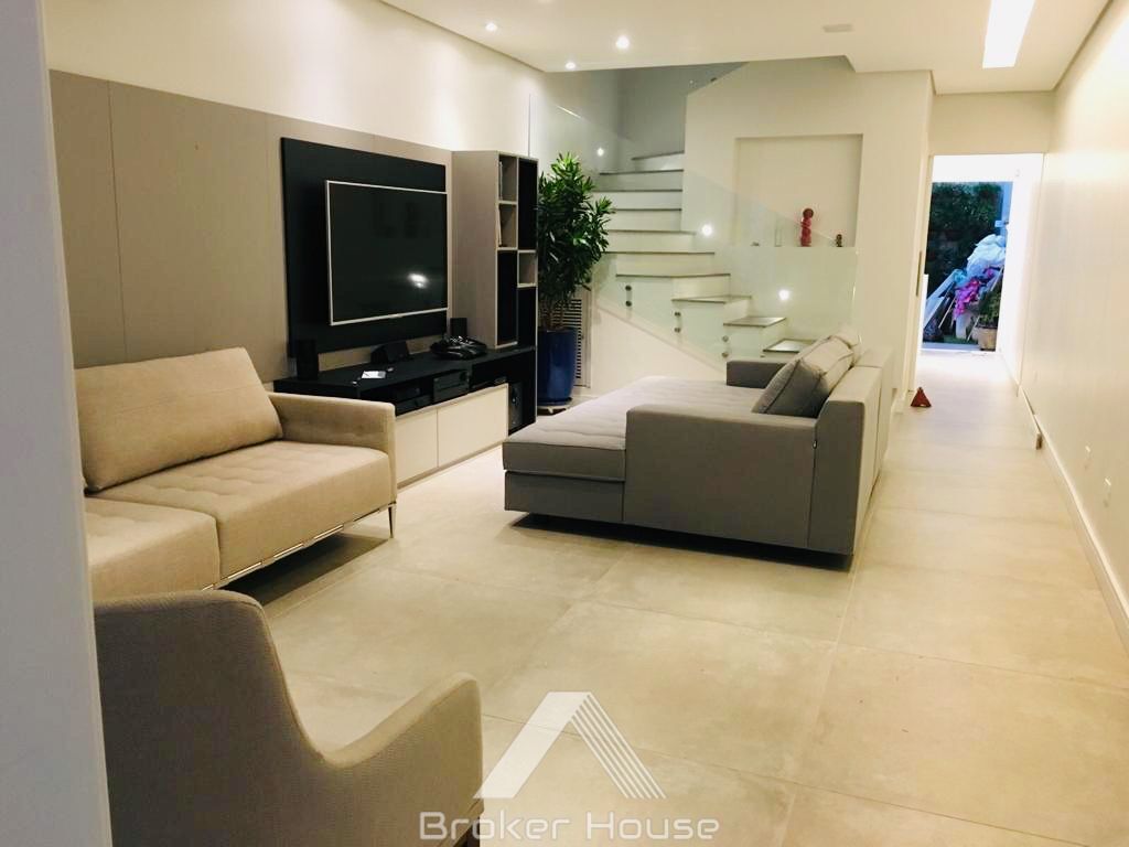 Casa à venda com 2 quartos, 130m² - Foto 1