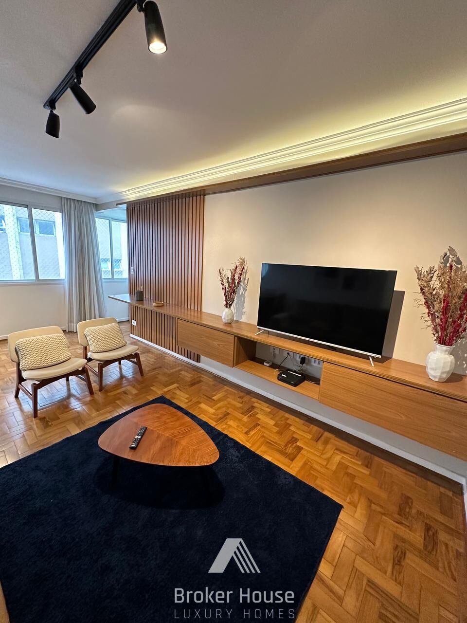 Apartamento à venda com 3 quartos, 134m² - Foto 1