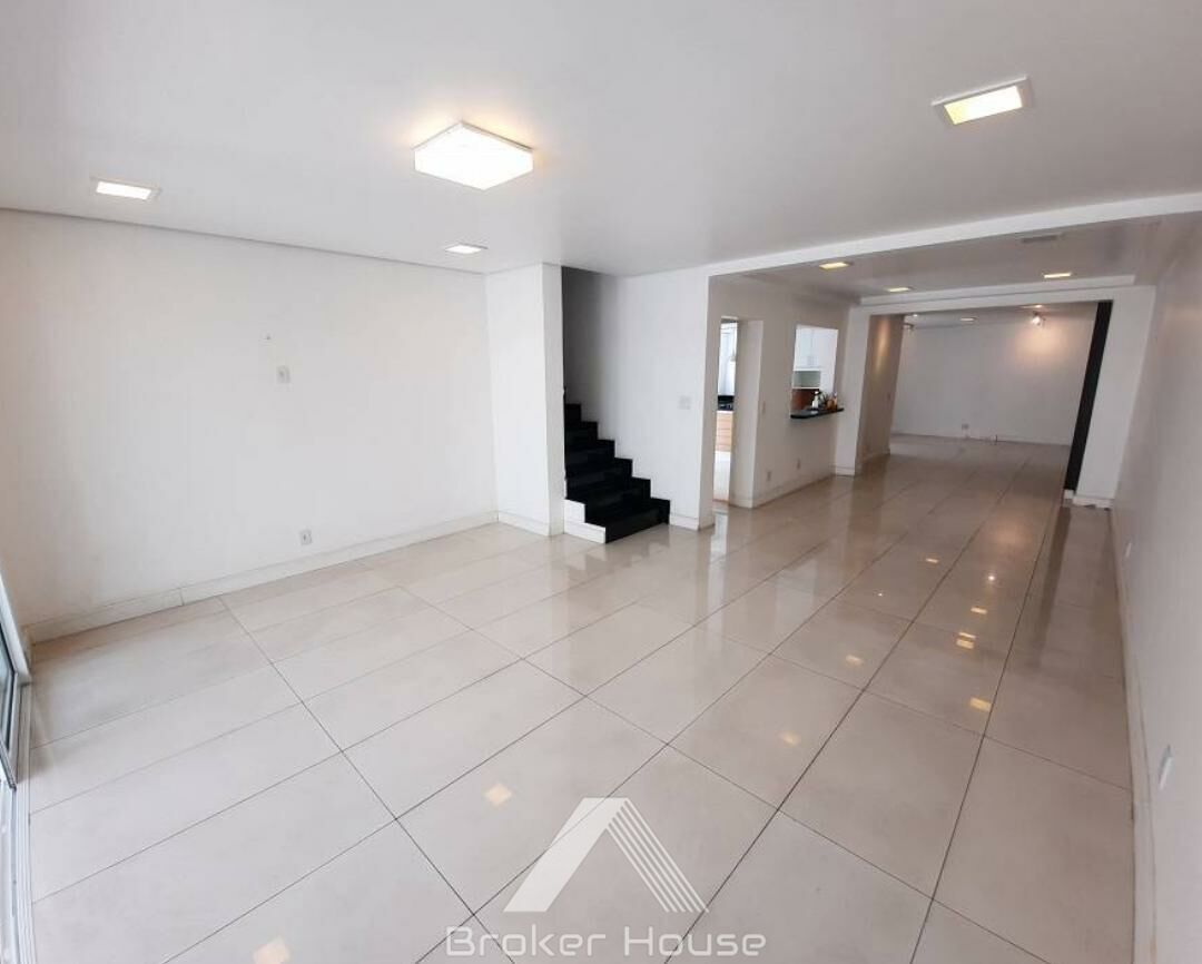 Casa à venda com 4 quartos, 400m² - Foto 1