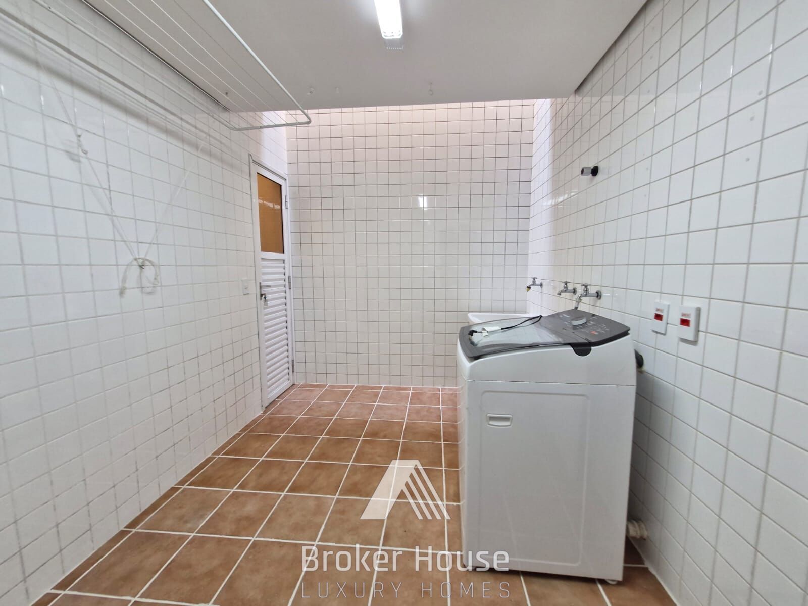 Casa de Condomínio para alugar com 4 quartos, 400m² - Foto 44