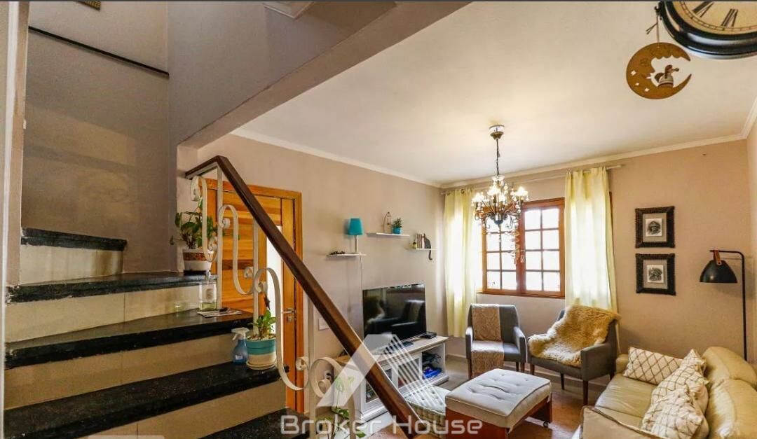 Casa à venda com 4 quartos, 210m² - Foto 1