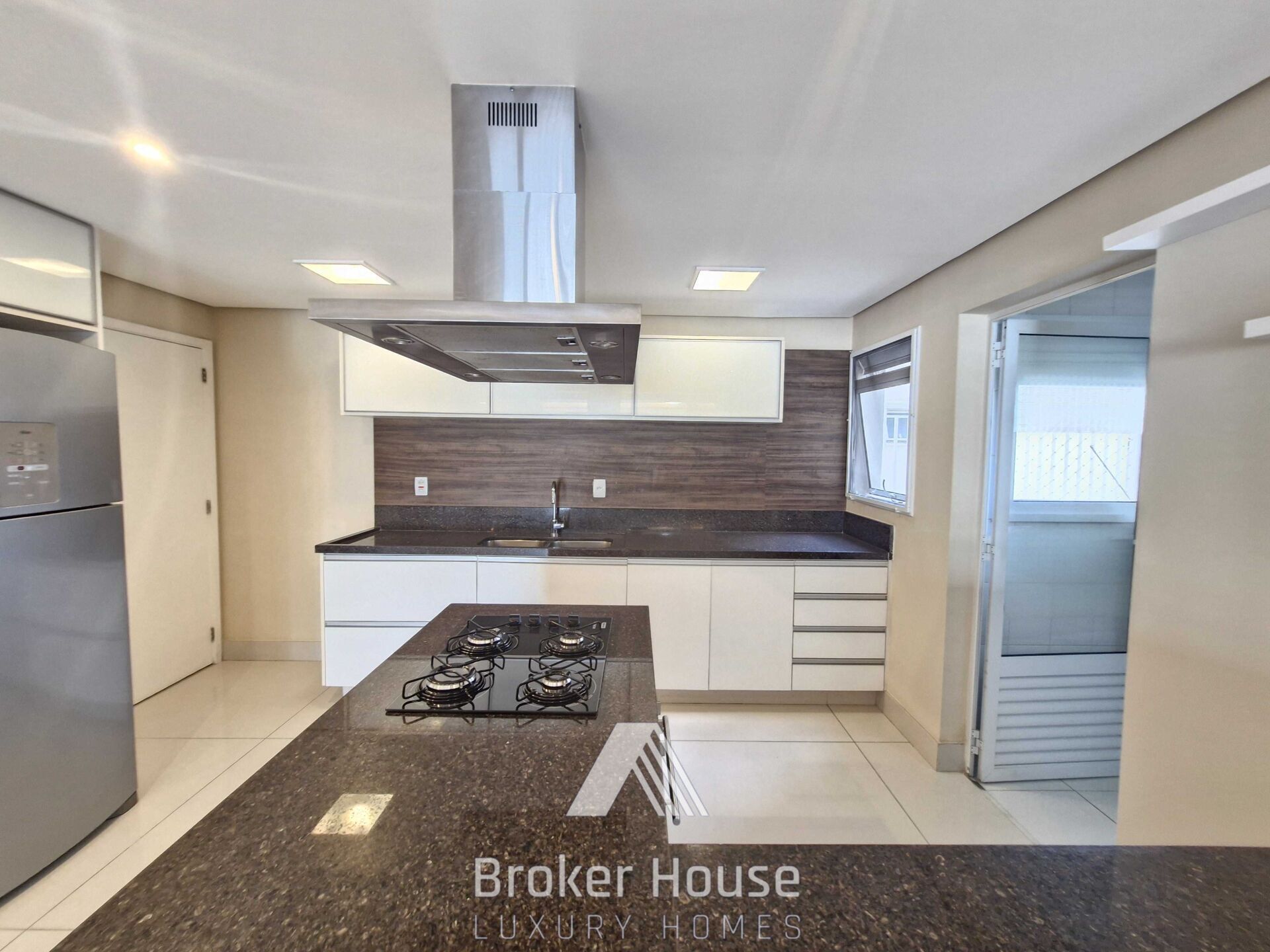 Apartamento para alugar com 3 quartos, 143m² - Foto 23