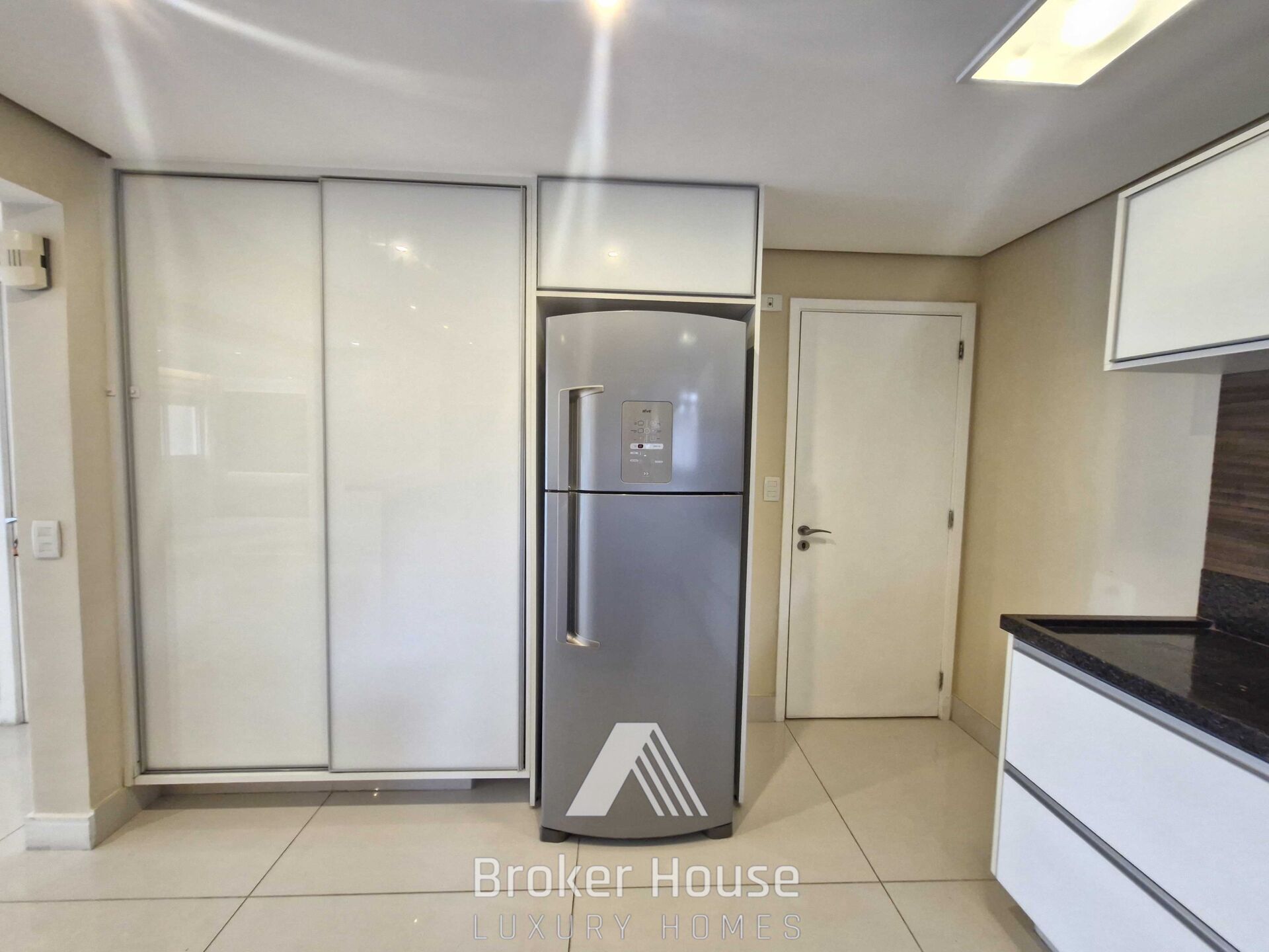 Apartamento para alugar com 3 quartos, 143m² - Foto 26