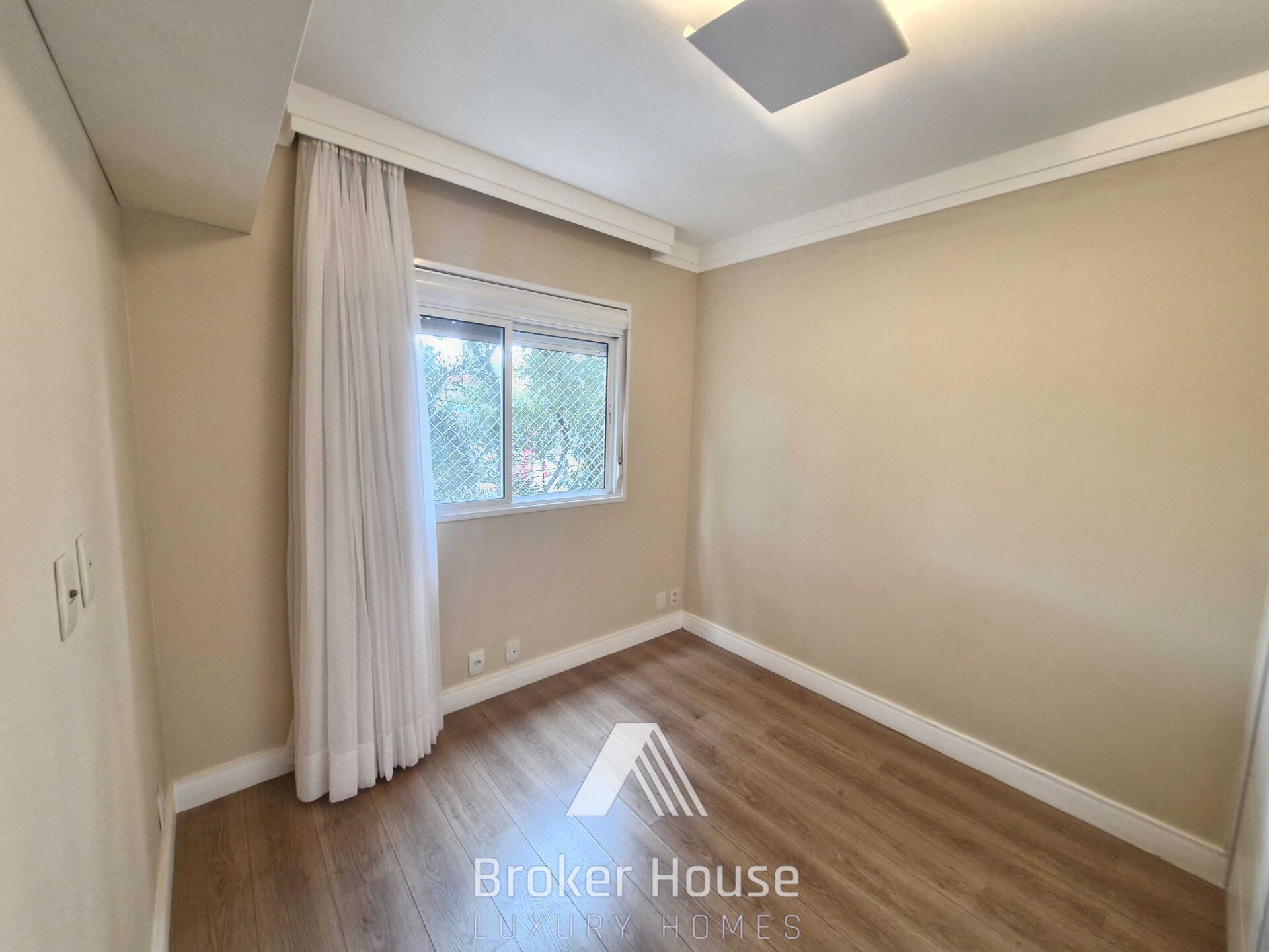 Apartamento para alugar com 3 quartos, 143m² - Foto 11