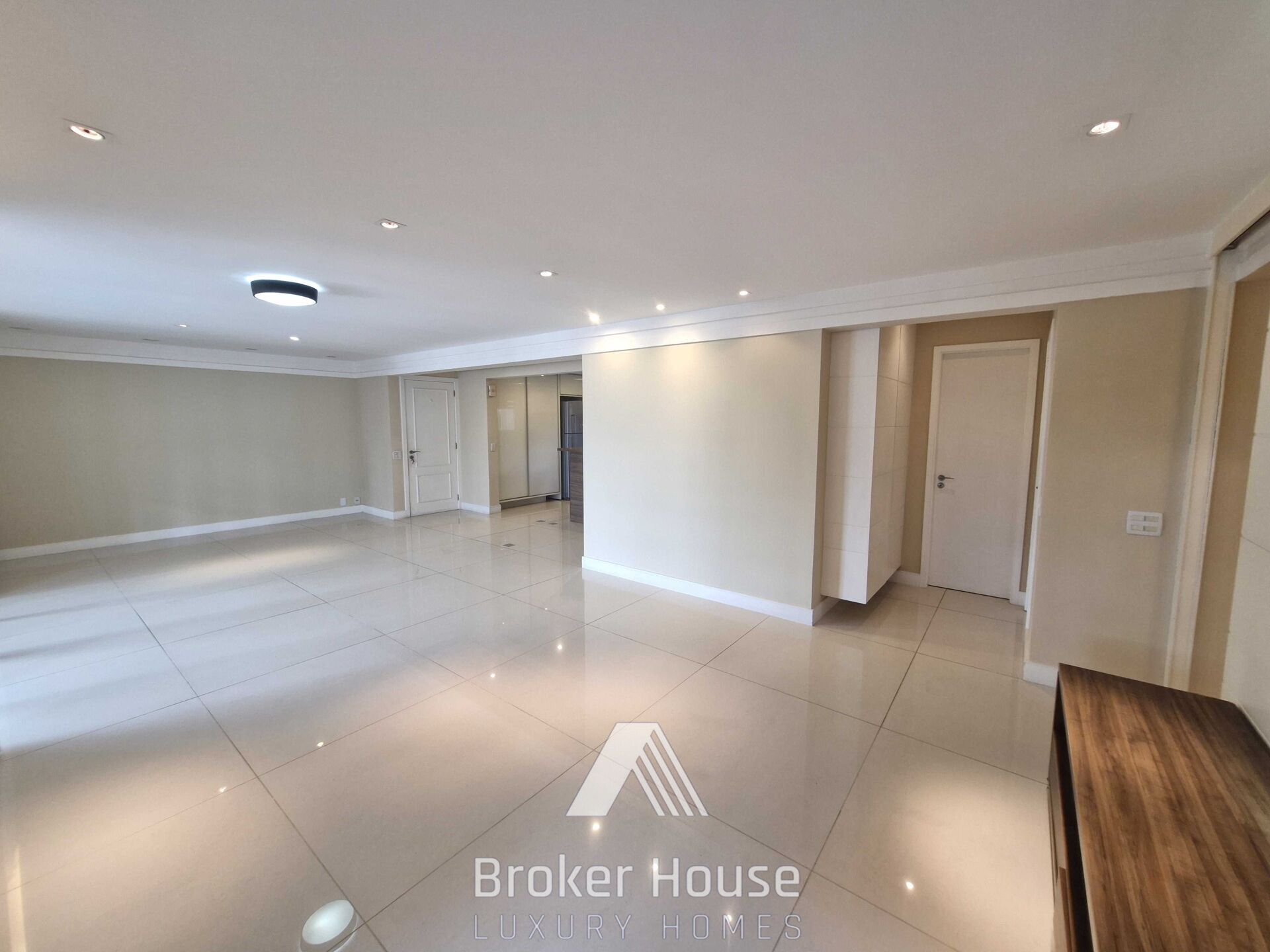 Apartamento para alugar com 3 quartos, 143m² - Foto 3