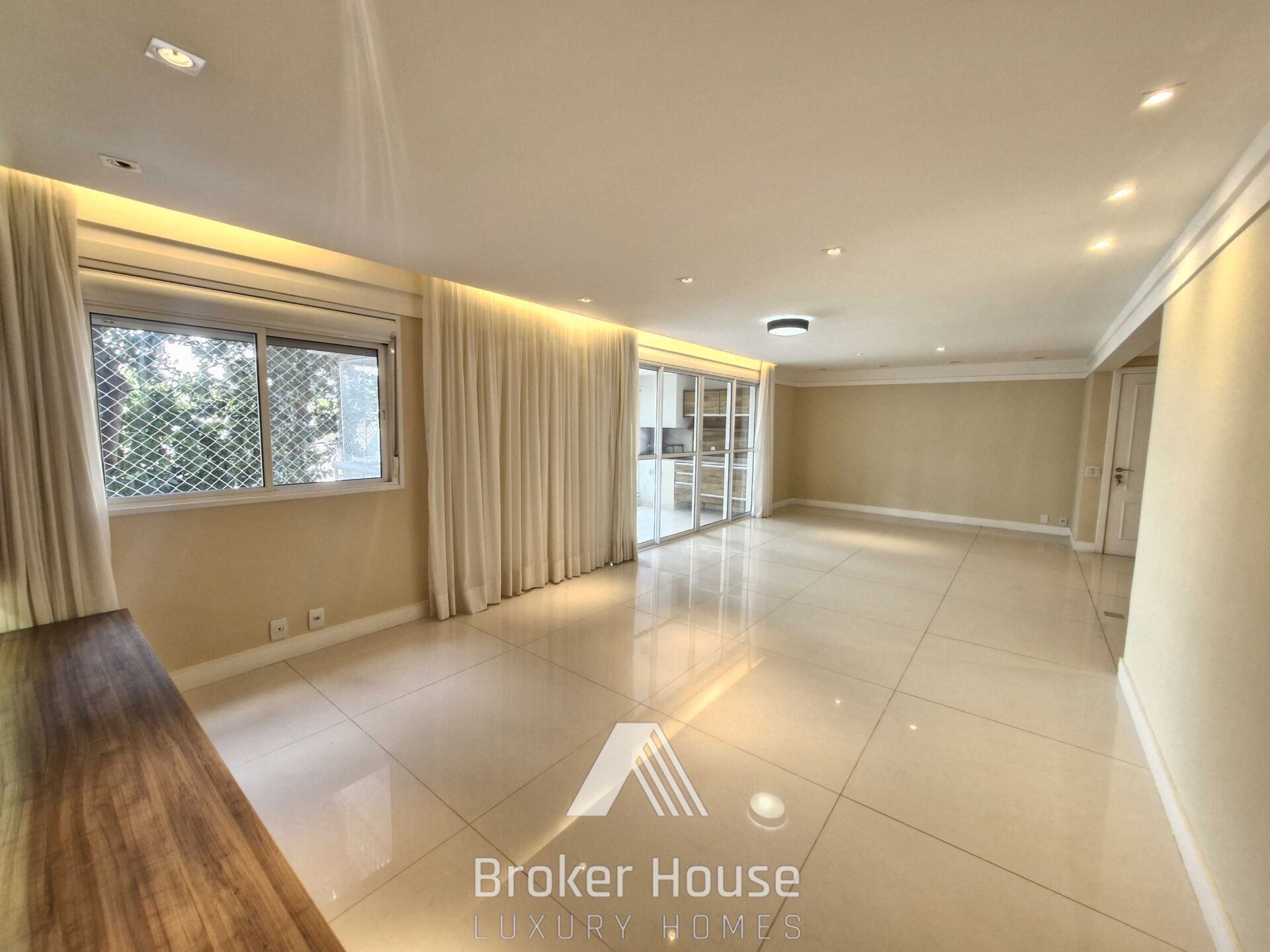 Apartamento para alugar com 3 quartos, 143m² - Foto 4
