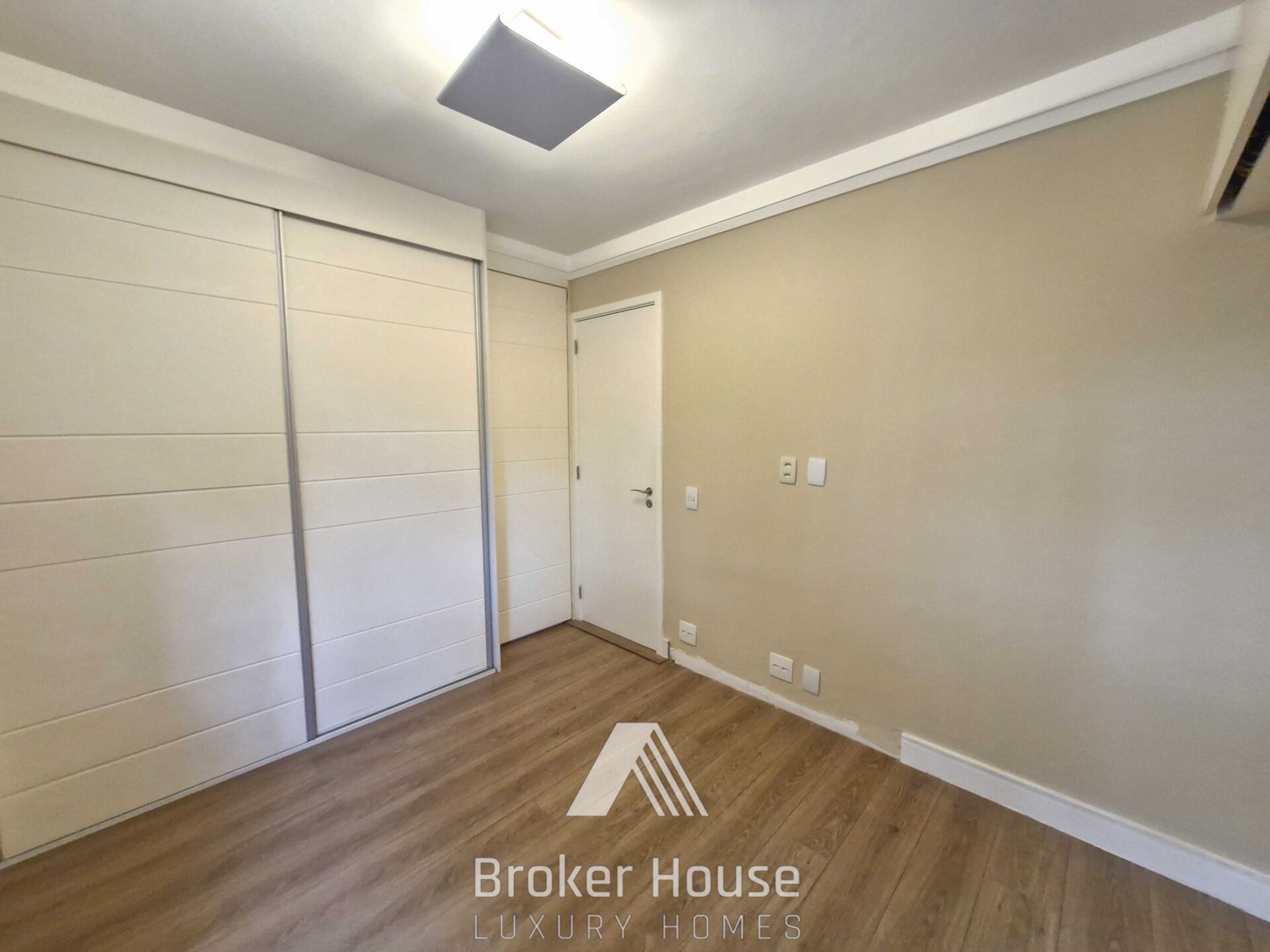 Apartamento para alugar com 3 quartos, 143m² - Foto 9