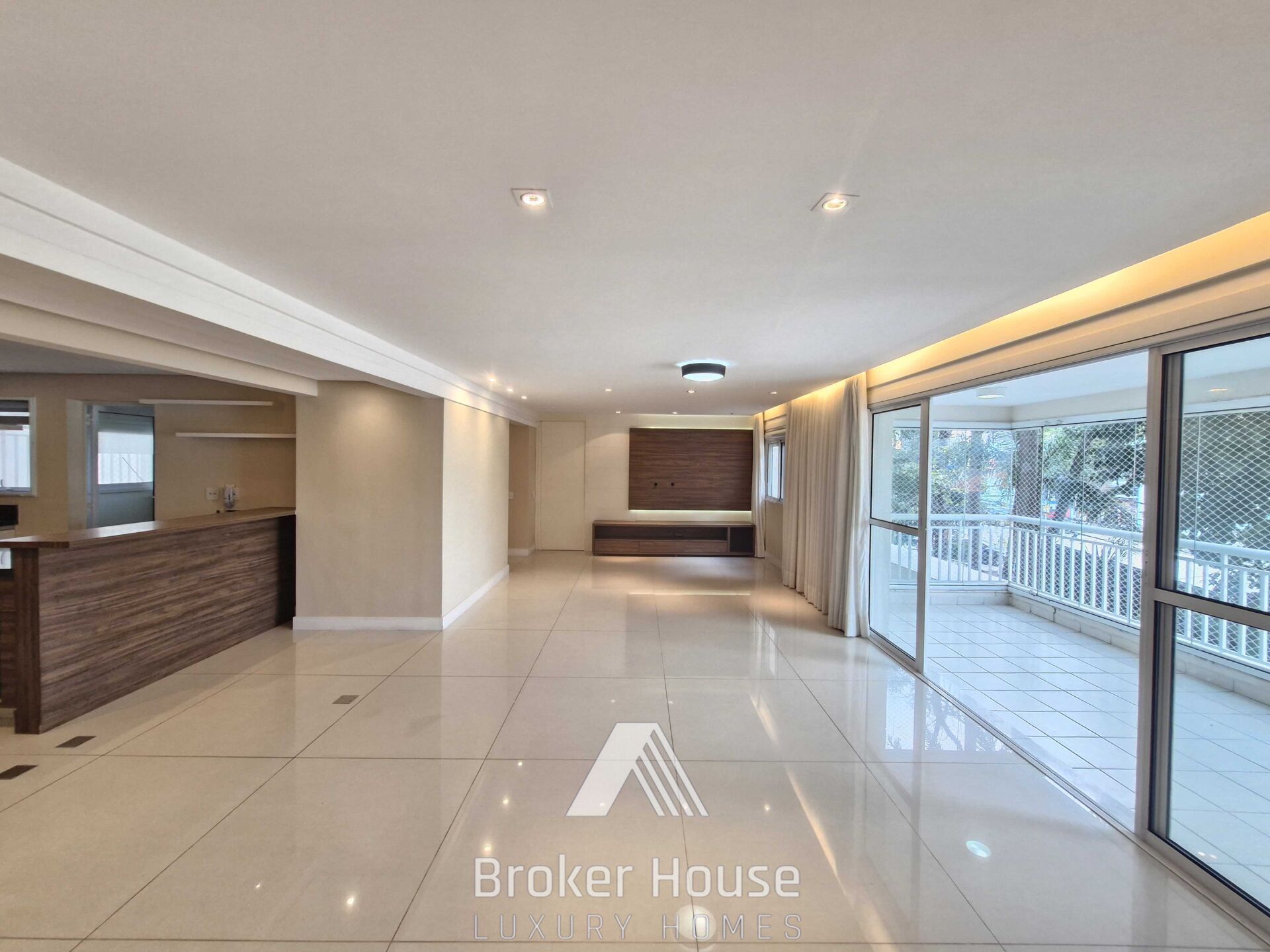 Apartamento para alugar com 3 quartos, 143m² - Foto 1