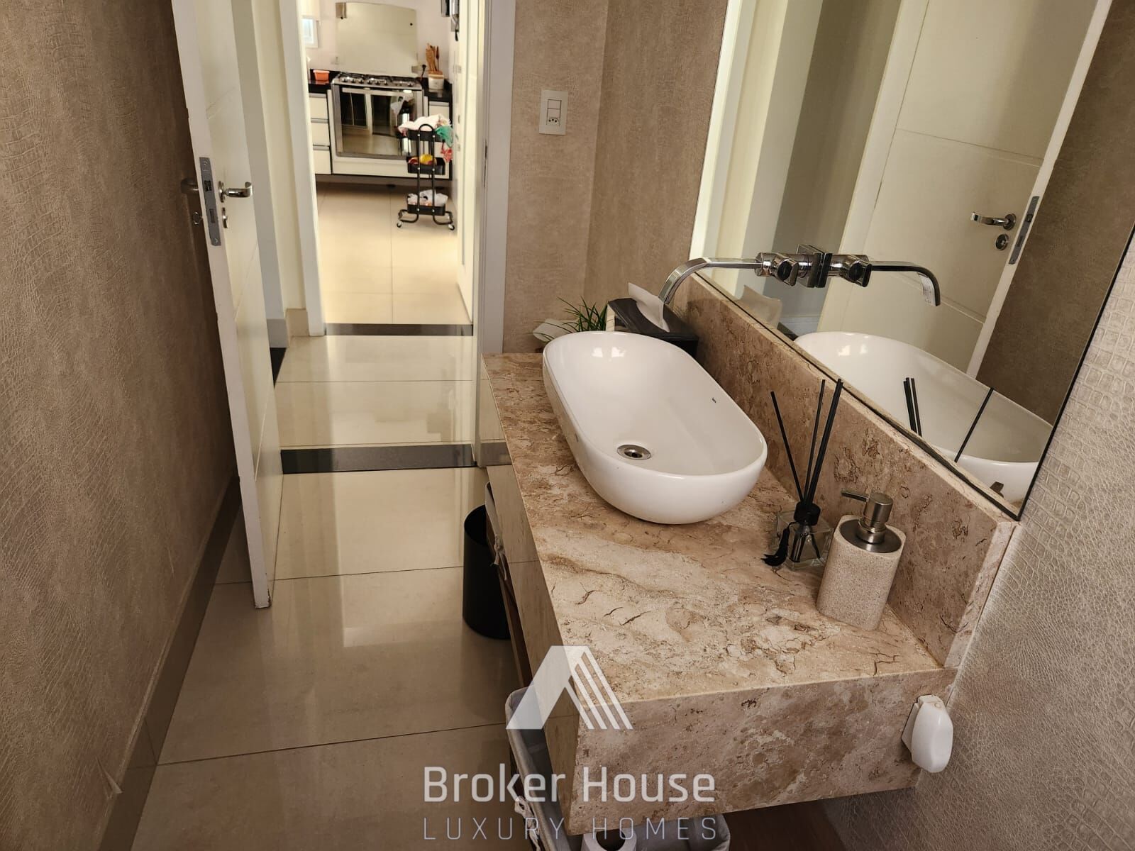Casa à venda com 3 quartos, 350m² - Foto 14
