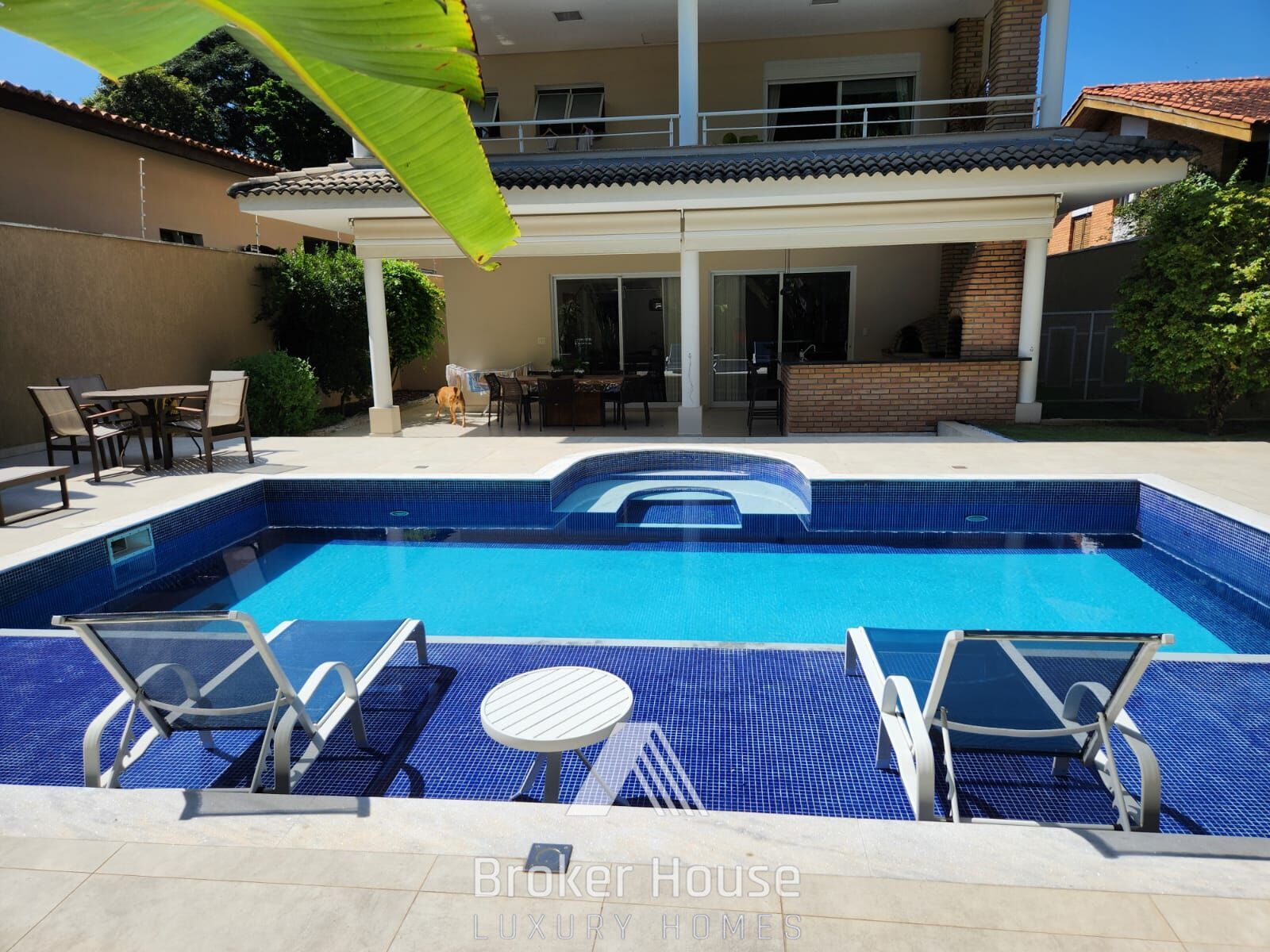 Casa à venda com 3 quartos, 350m² - Foto 1