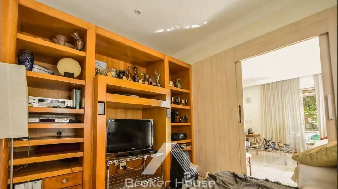 Casa à venda com 4 quartos, 370m² - Foto 9