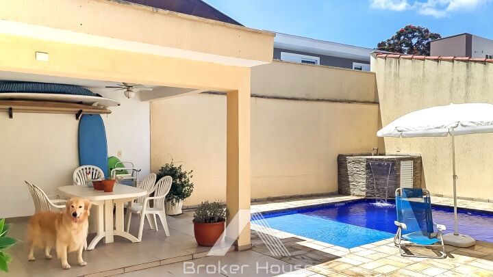 Casa à venda com 4 quartos, 329m² - Foto 1