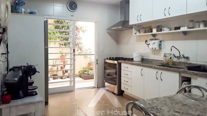 Casa à venda com 4 quartos, 329m² - Foto 12
