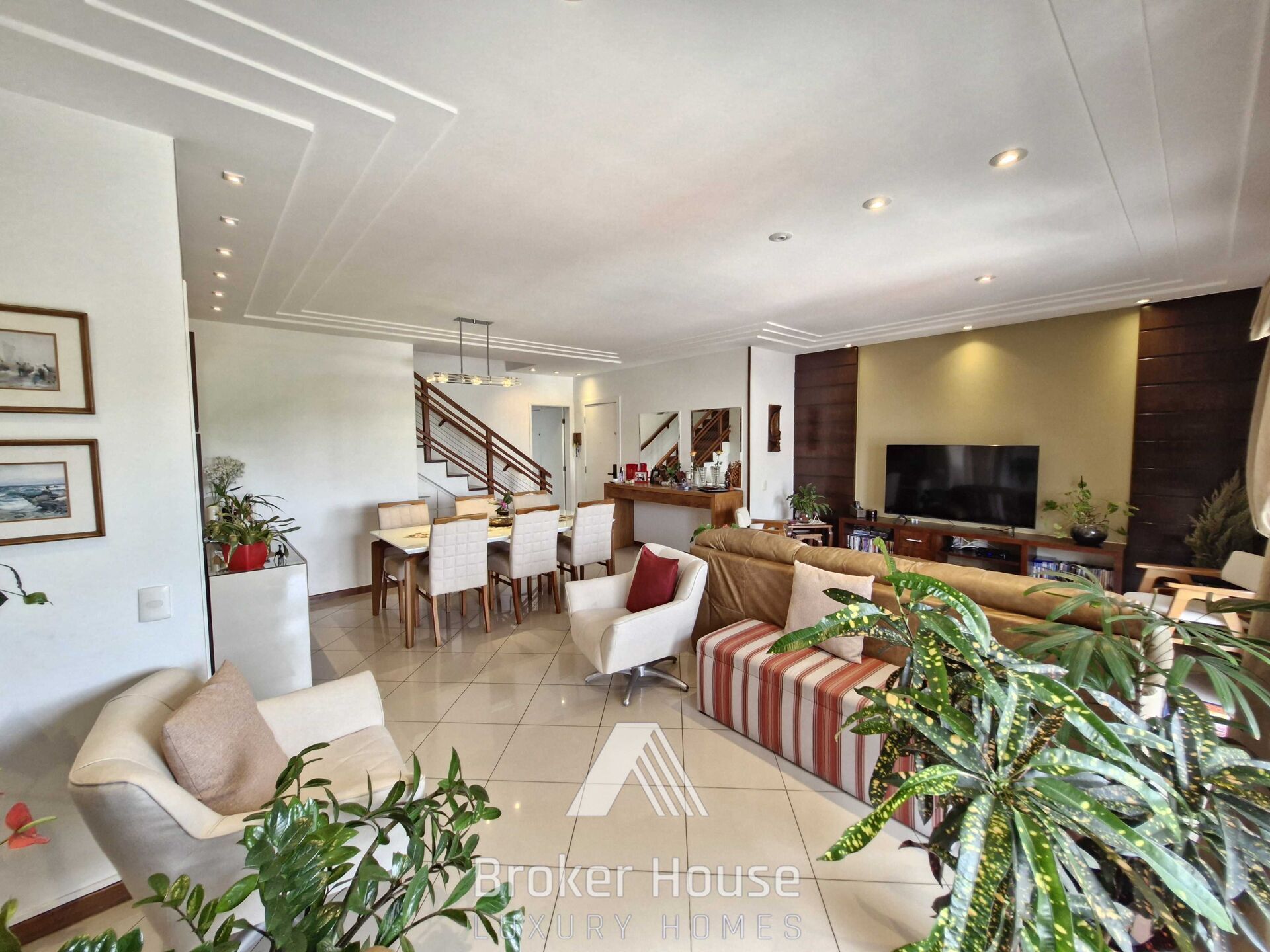 Cobertura à venda com 4 quartos, 250m² - Foto 1