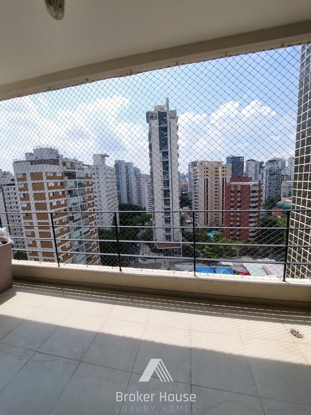 Apartamento à venda com 3 quartos, 130m² - Foto 1