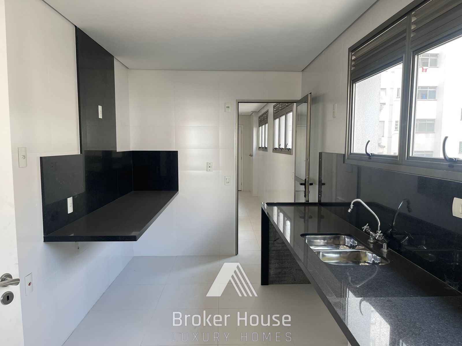 Apartamento à venda com 3 quartos, 187m² - Foto 9