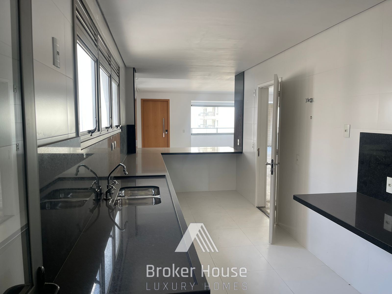 Apartamento à venda com 3 quartos, 187m² - Foto 7