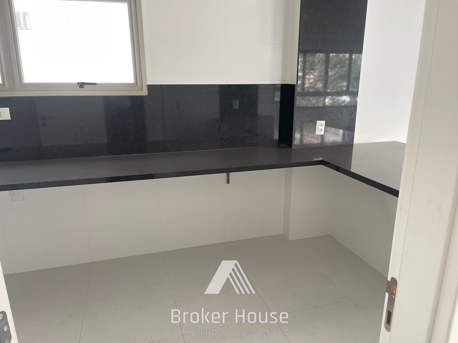 Apartamento à venda com 3 quartos, 187m² - Foto 12