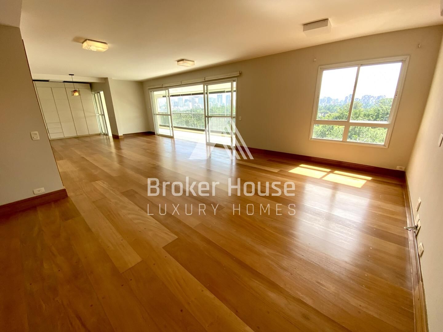 Apartamento, 3 quartos, 220 m² - Foto 2