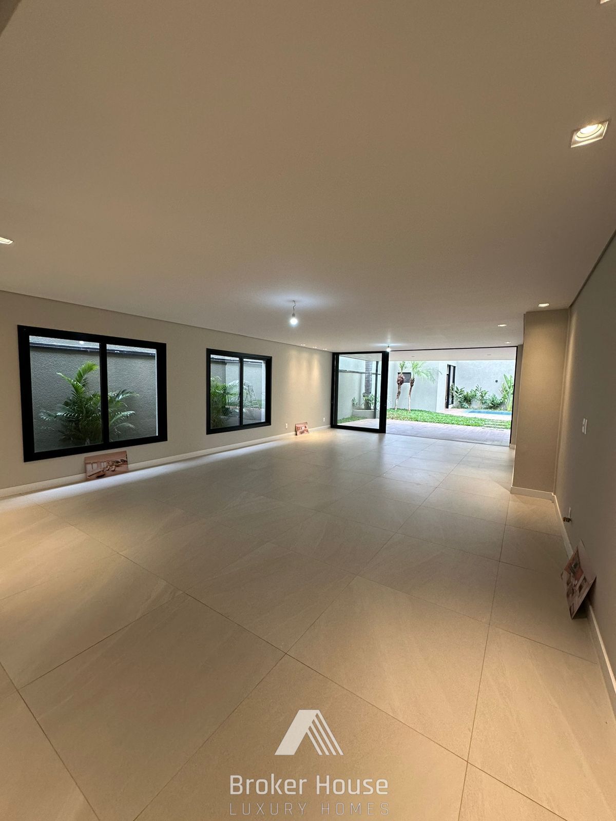 Casa à venda com 4 quartos, 350m² - Foto 12