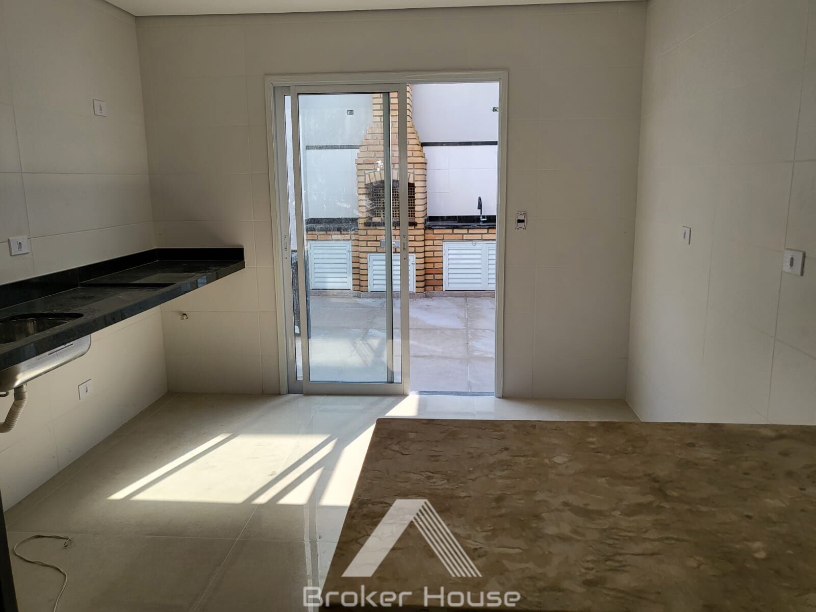 Casa à venda com 3 quartos, 100m² - Foto 8