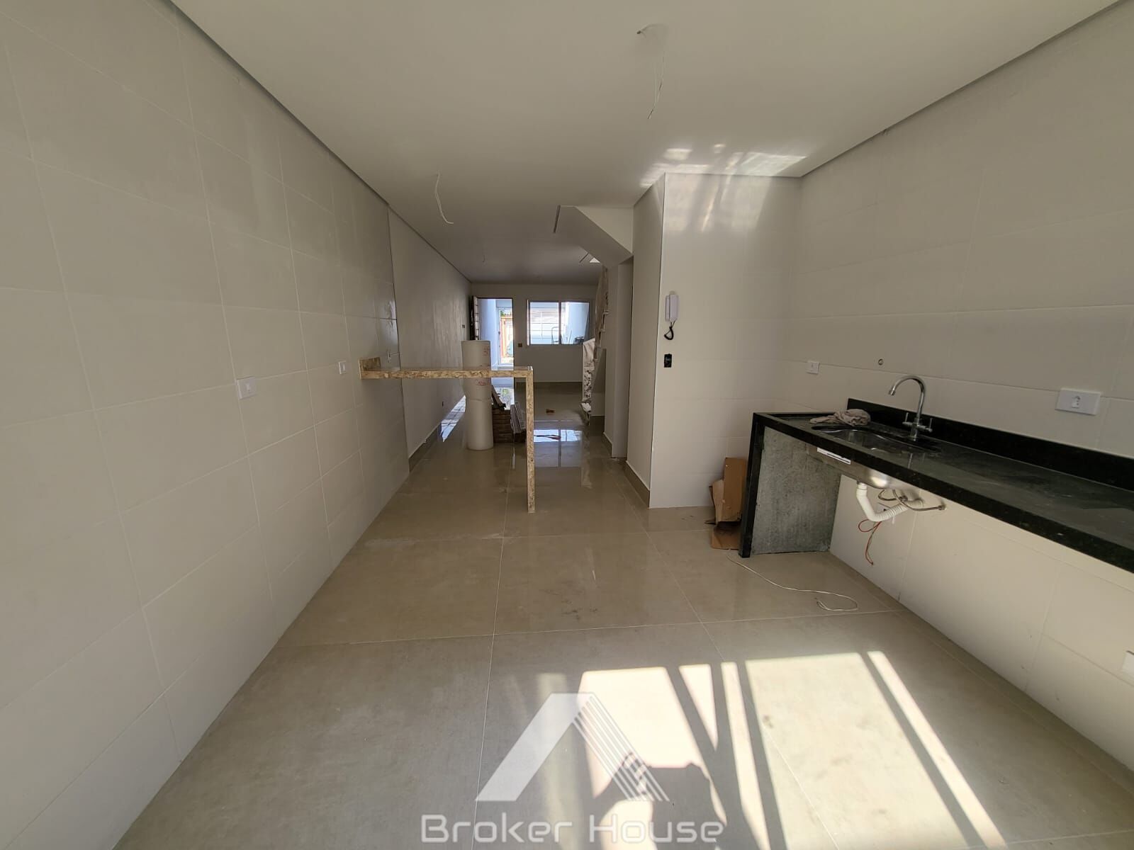 Casa à venda com 3 quartos, 100m² - Foto 14