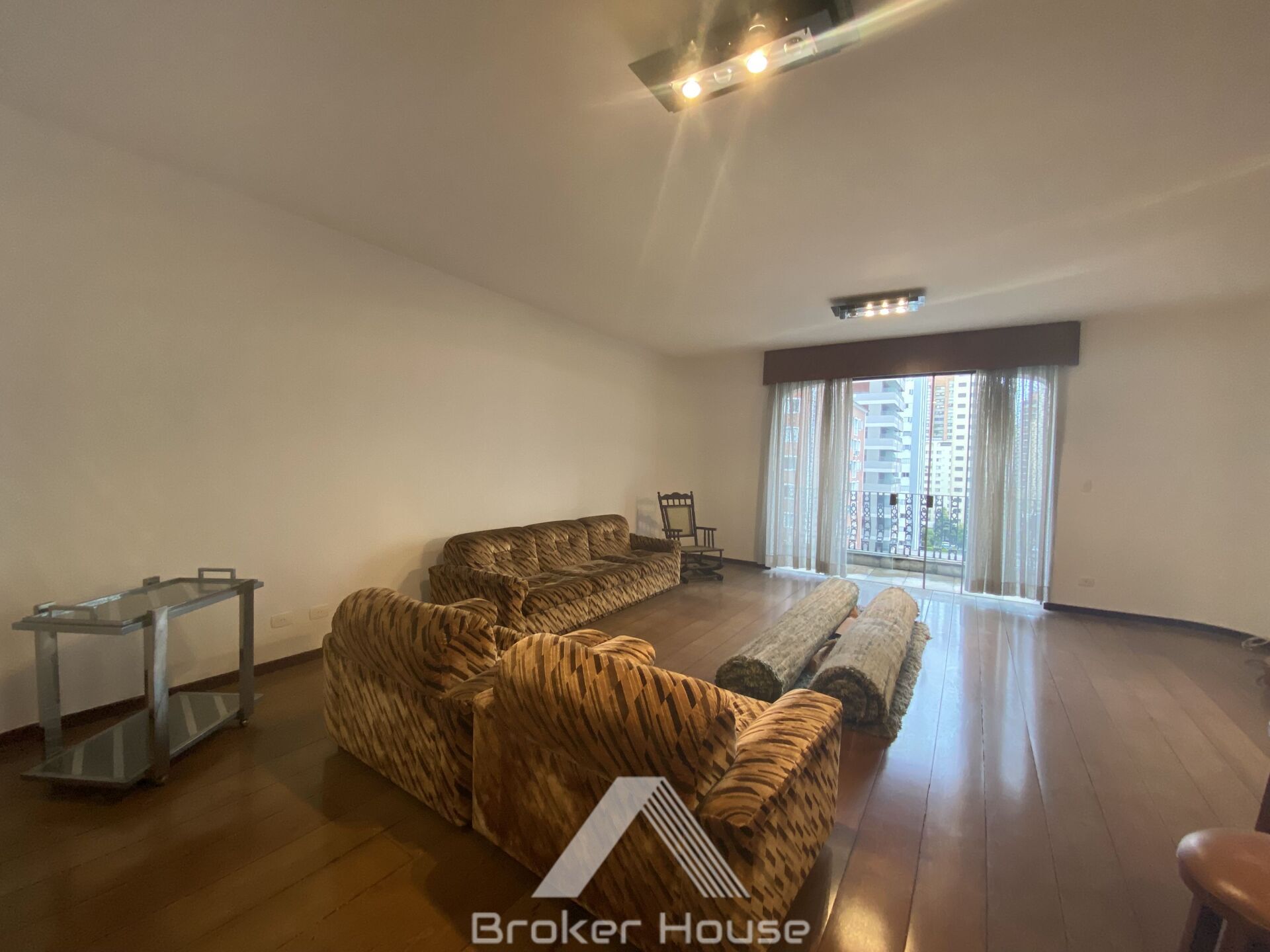 Apartamento à venda com 4 quartos, 229m² - Foto 2