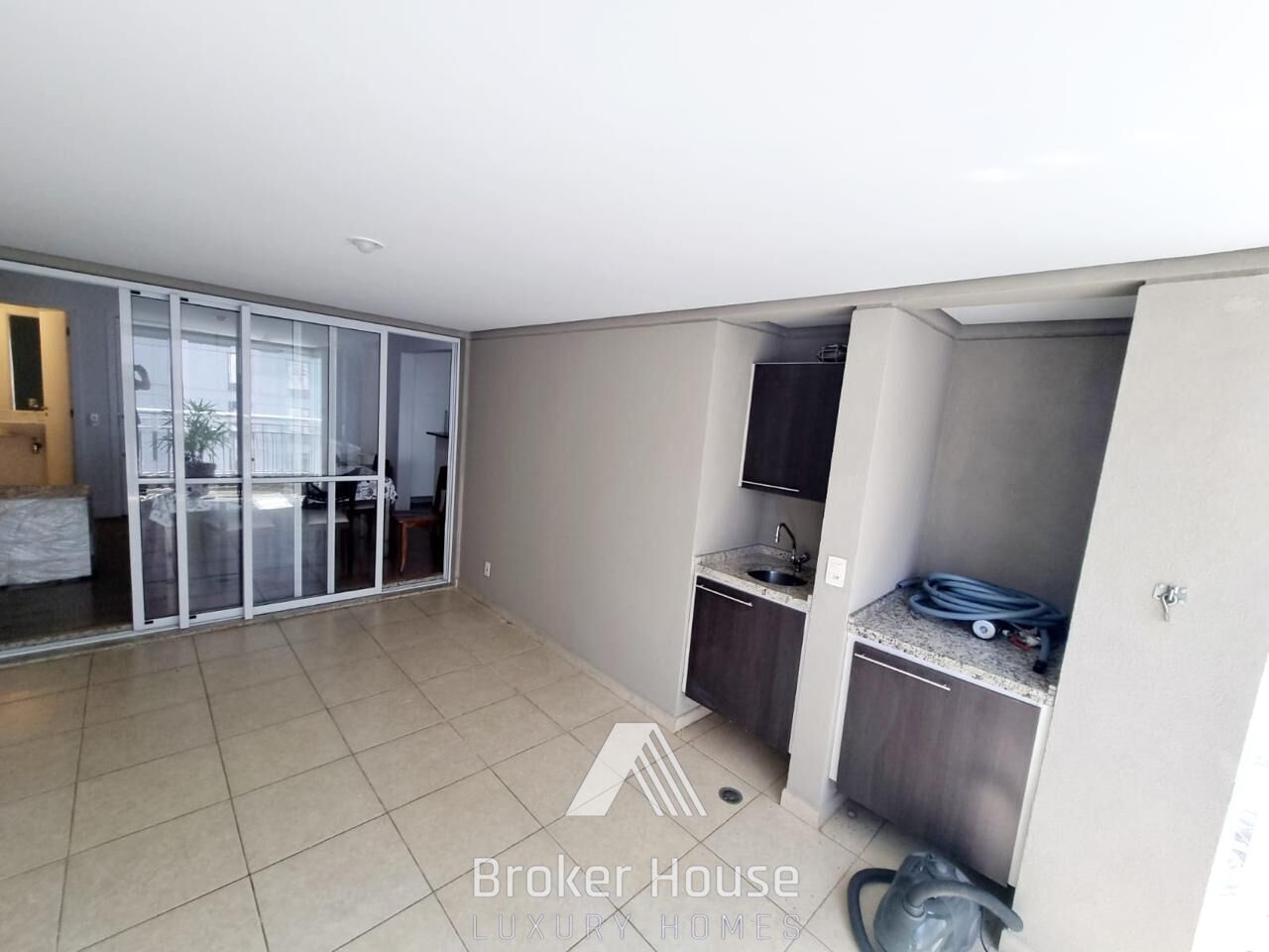 Apartamento para alugar com 3 quartos, 113m² - Foto 1