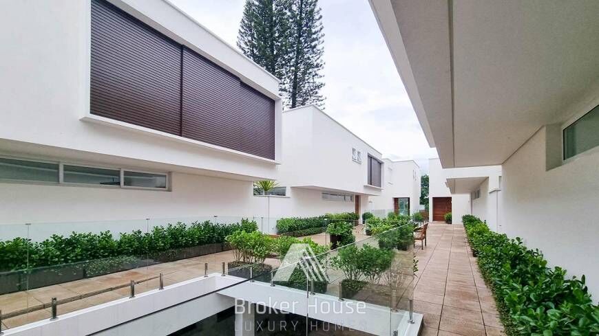 Casa de Condomínio à venda com 4 quartos, 365m² - Foto 17