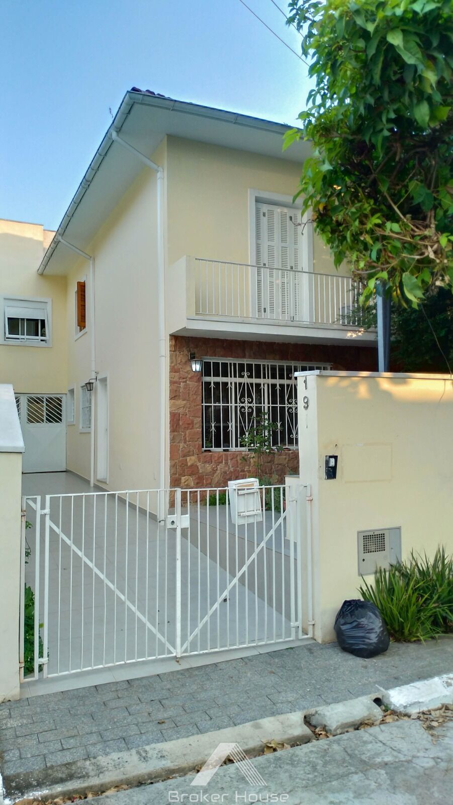 Casa à venda com 3 quartos, 213m² - Foto 1