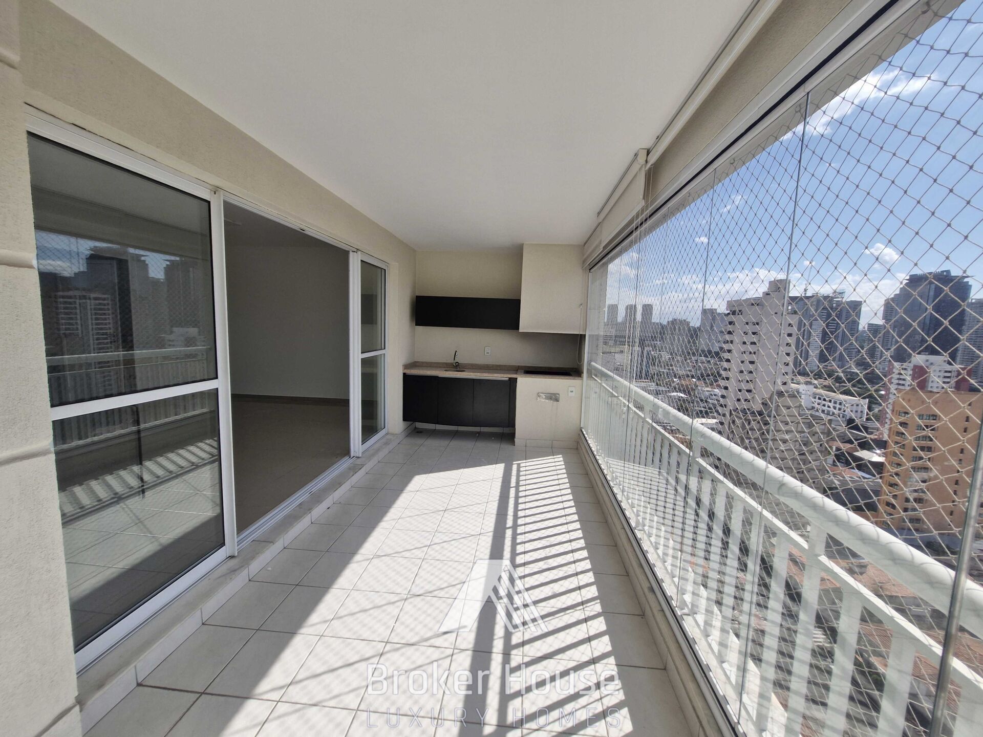 Apartamento para alugar com 4 quartos, 143m² - Foto 1