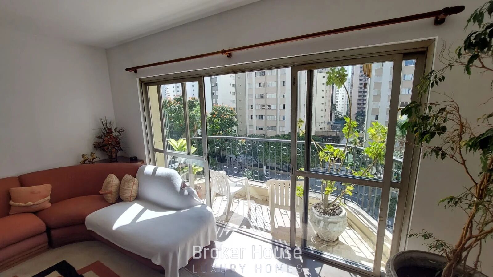 Apartamento à venda com 4 quartos, 158m² - Foto 2