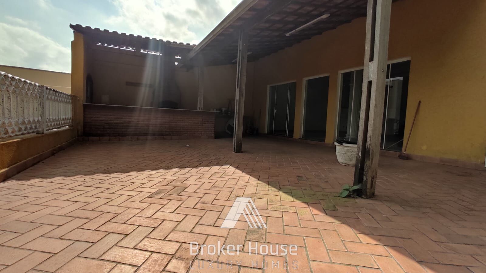 Casa à venda com 3 quartos, 300m² - Foto 7