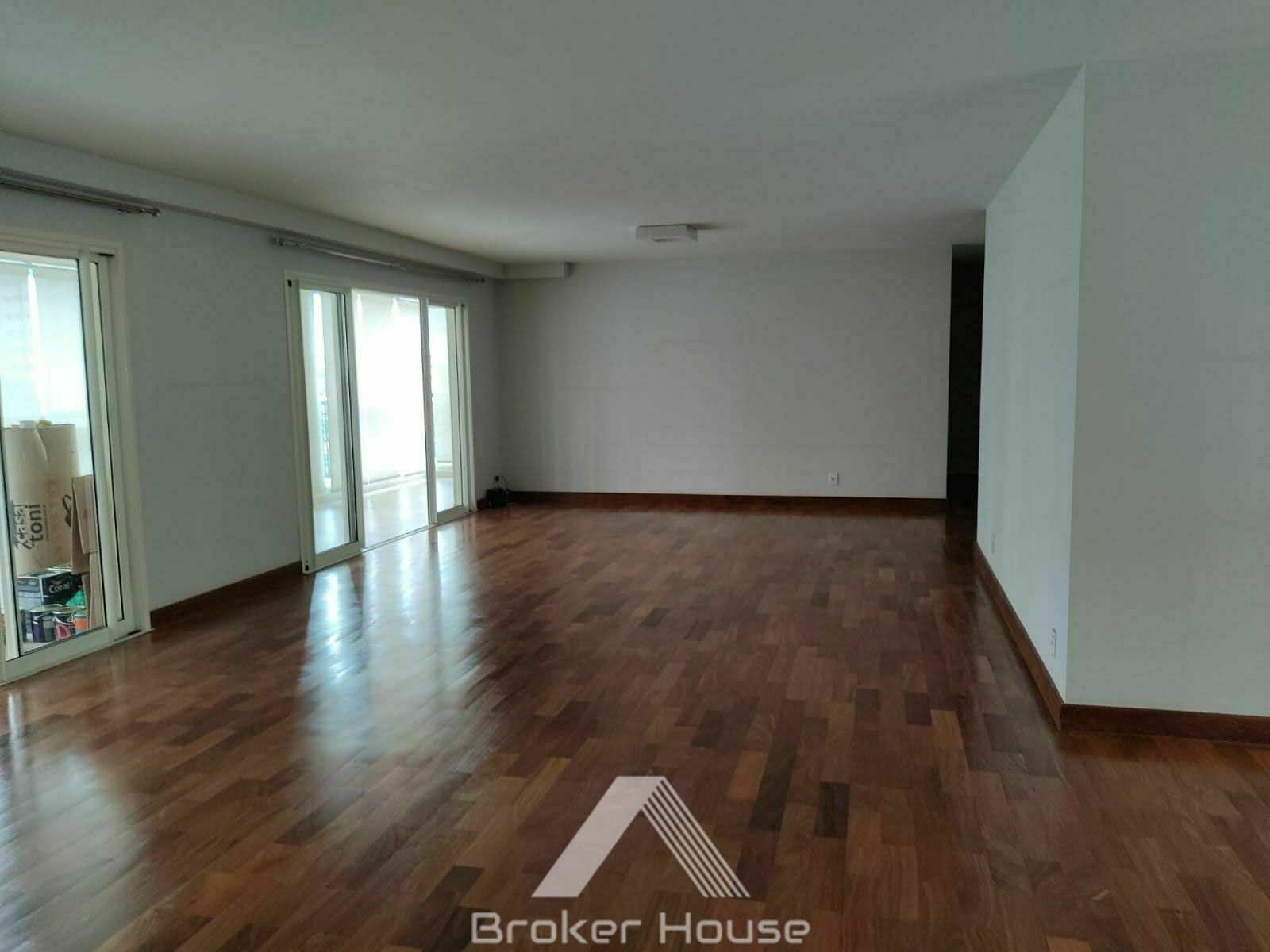 Apartamento para alugar com 3 quartos, 317m² - Foto 1