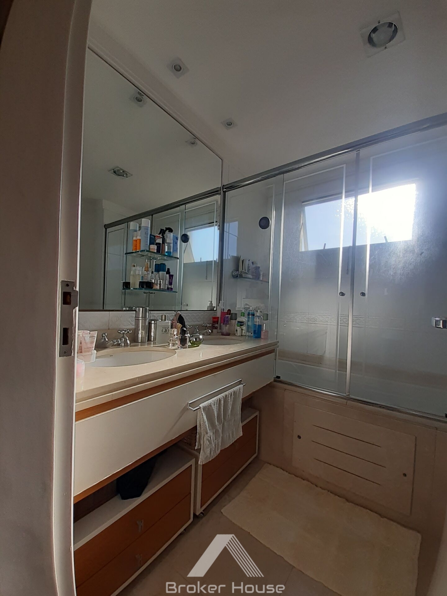 Apartamento para alugar com 4 quartos, 198m² - Foto 17