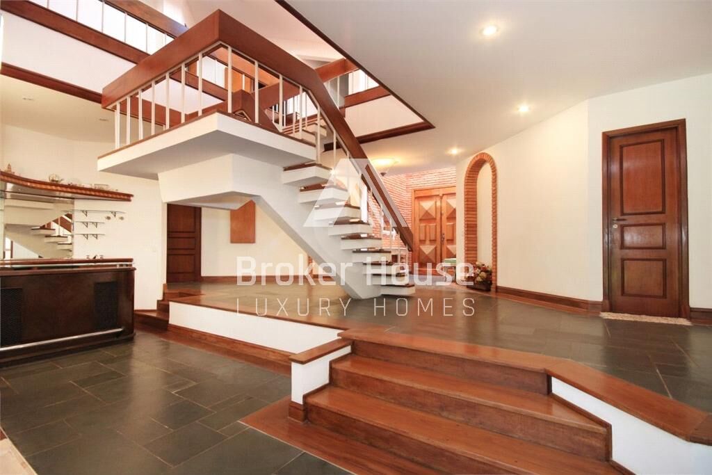 Casa à venda com 5 quartos, 850m² - Foto 2