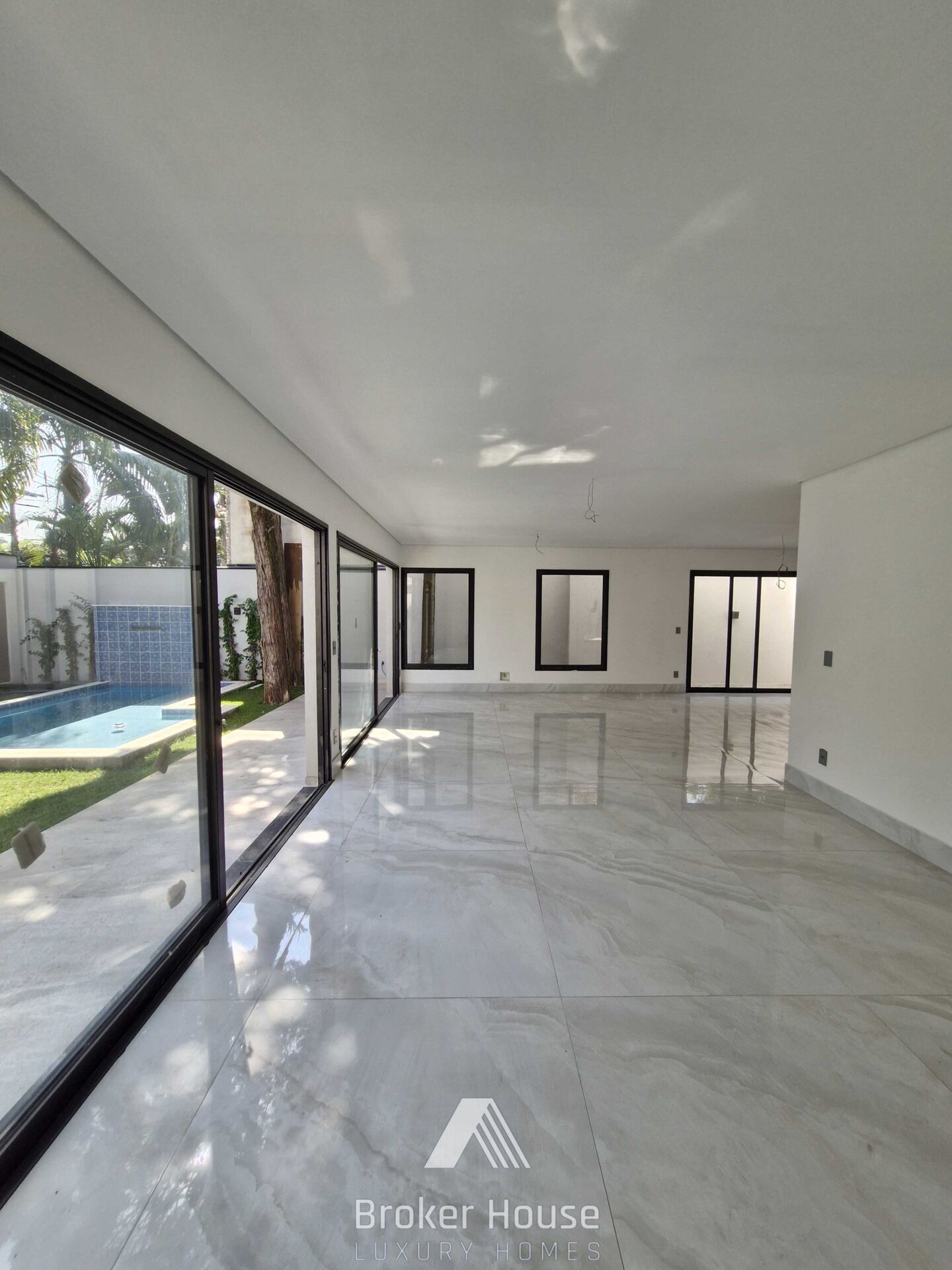 Casa de Condomínio à venda com 4 quartos, 279m² - Foto 10