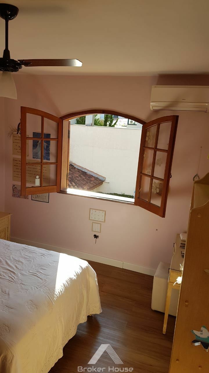 Casa à venda com 3 quartos, 308m² - Foto 17