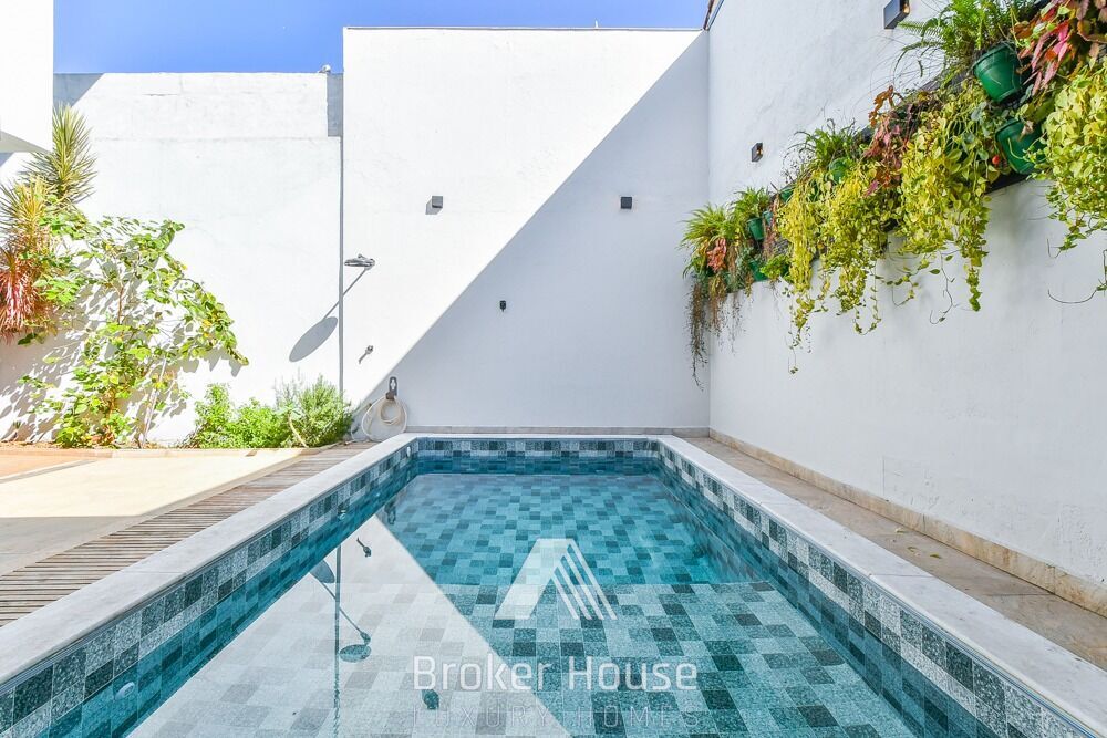 Casa à venda com 4 quartos, 240m² - Foto 2