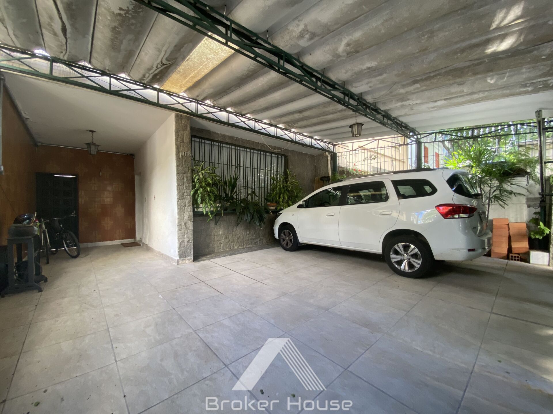 Casa à venda com 3 quartos, 210m² - Foto 2