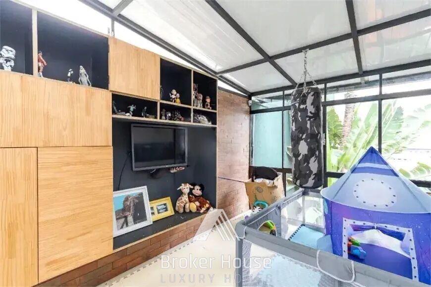 Casa para alugar com 4 quartos, 350m² - Foto 35