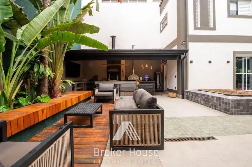 Casa para alugar com 4 quartos, 350m² - Foto 1