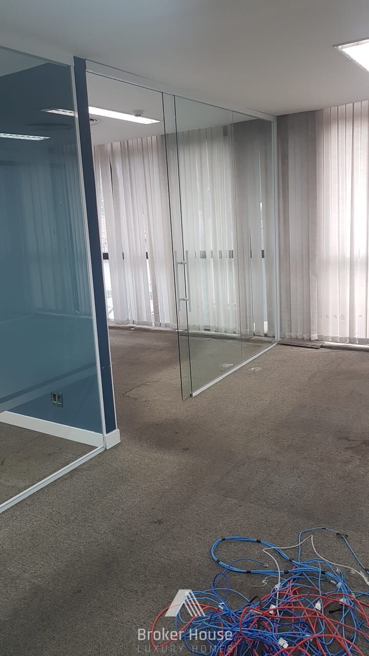 Conjunto Comercial-Sala para alugar com 5 quartos, 150m² - Foto 9