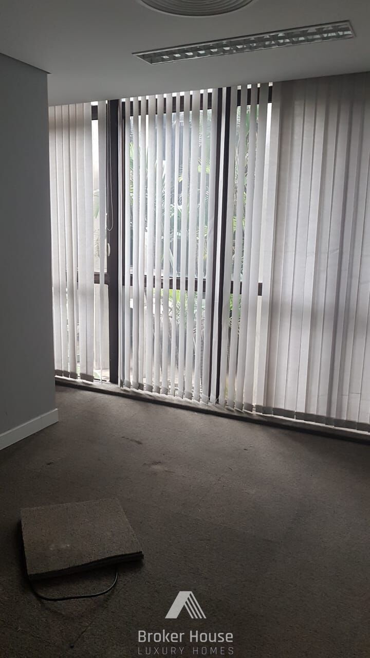 Conjunto Comercial-Sala para alugar com 5 quartos, 150m² - Foto 13