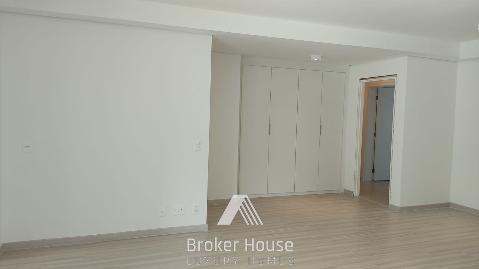 Apartamento para alugar com 3 quartos, 330m² - Foto 13