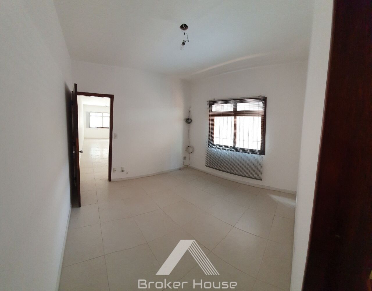 Casa à venda com 3 quartos, 178m² - Foto 4