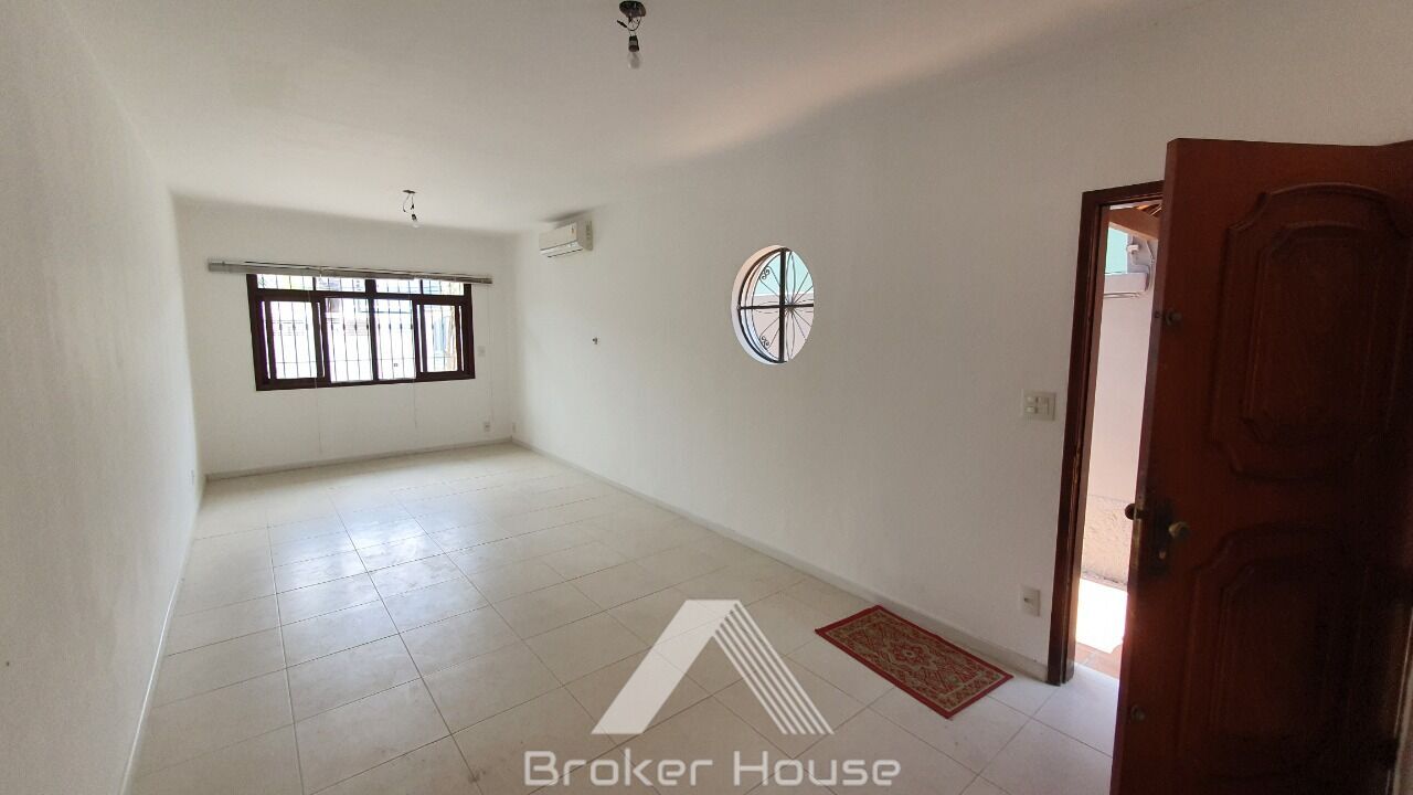 Casa à venda com 3 quartos, 178m² - Foto 1