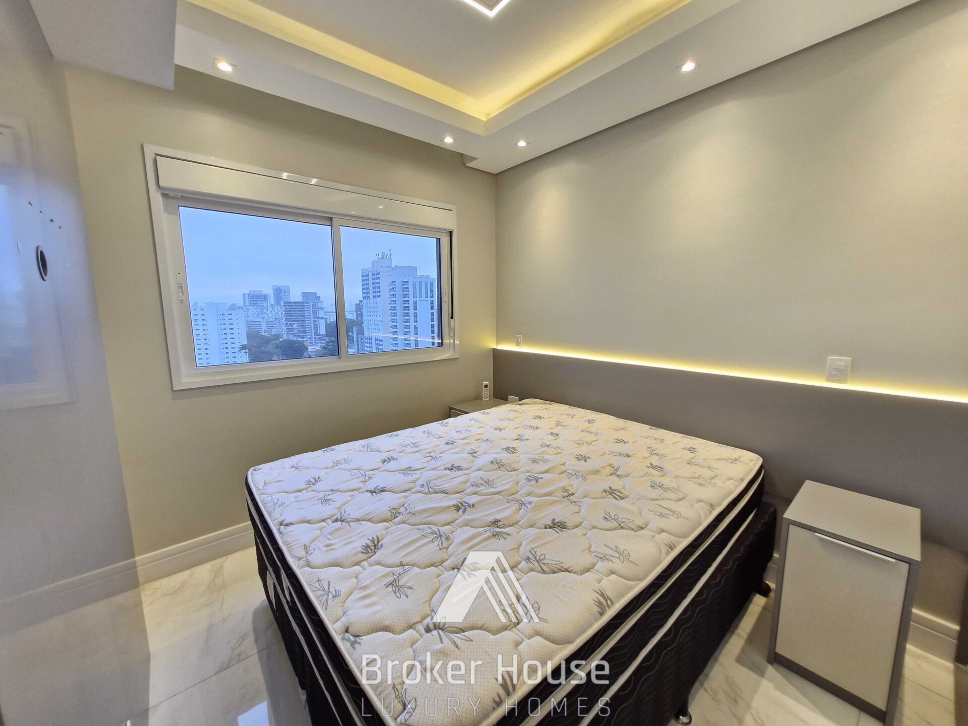 Apartamento para alugar com 2 quartos, 71m² - Foto 19