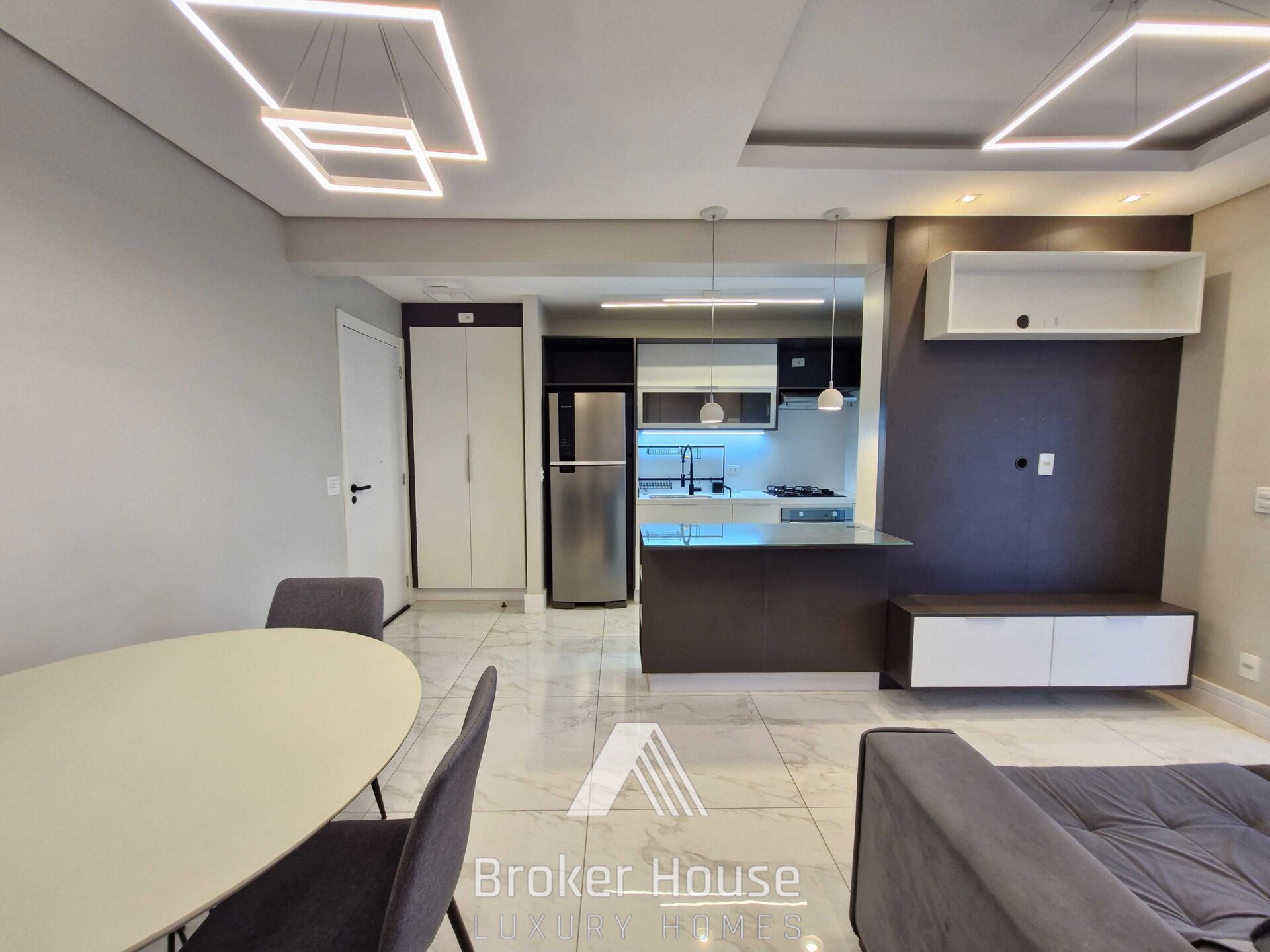 Apartamento para alugar com 2 quartos, 71m² - Foto 11