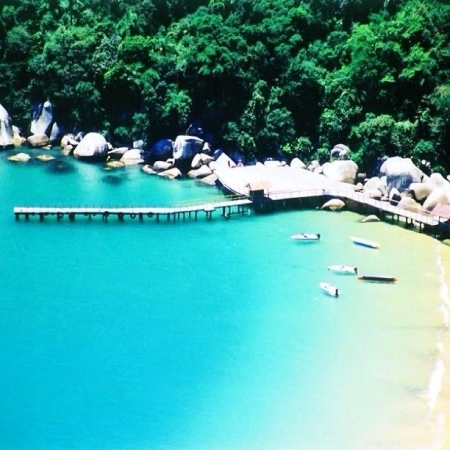 Praia de Laranjeiras em Balneário Camboriú SC